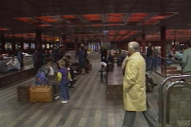 

30 let zpět: Cizinec na nádraží

