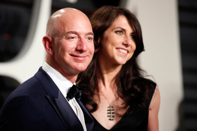 MacKenzie Scottová: Nejbohatší žena světa vystoupila ze stínu Jeffa Bezose
