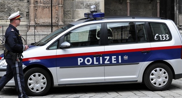 Rakouská penzistka od dubna věznila syna ve sklepě, našli ho hasiči