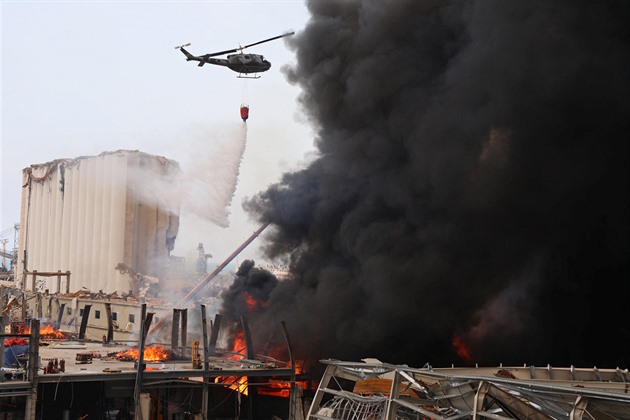 V Bejrútu znovu hoří. Požár vypukl v přístavním skladu pneumatik