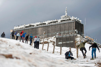 České hory se chystají na zimu, skiareály očekávají vysokou návštěvnost jako v létě. Chybí jim ale pravidla proti nákaze