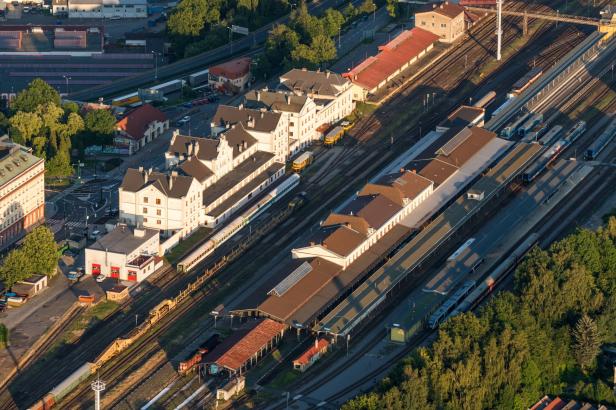 

Liberec potřebuje rychlejší železnici do Prahy, kraj o tom musí Správu železnic přesvědčit, shodují se kandidáti na hejtmana

