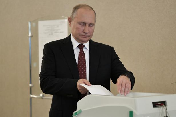 

Rusové volí gubernátory, poslance i městské rady. Vybírají z nabídky schválené režimem

