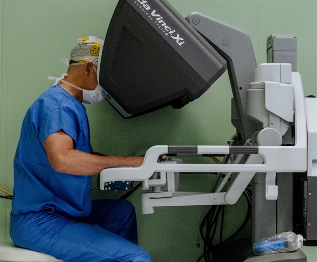 Homolka slaví 15 let od první robotické operace, patří mezi světovou špičku