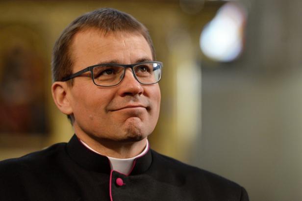 

Plzeňský biskup Tomáš Holub má koronavirus. V karanténě jsou další dvě desítky kněží

