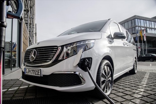 Mercedes-Benz EQV: dojezd až 418 km díky 100kWh bateriím od CATL