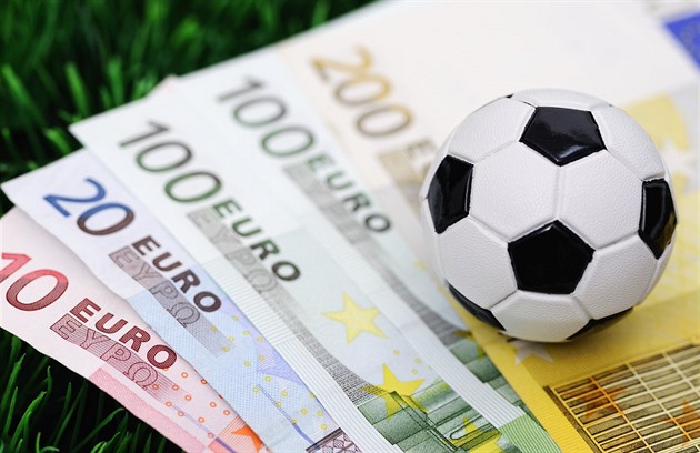 Němečtí fotbaloví funkcionáři měli falšovat údaje a krátit daně