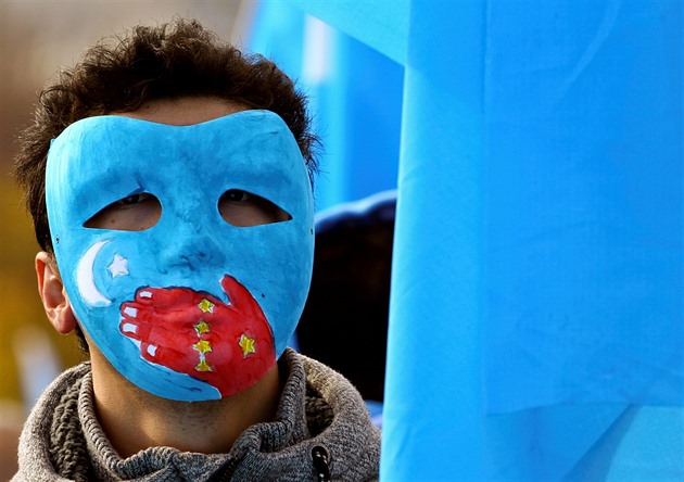 Svět vyzývá Čínu k dodržování práv. Česko chybí, podle Petříčka nebyla shoda