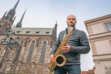 I nástroje jako saxofon do kostela patří, hudba umocňuje duchovní zážitek, říká majitel technologické společnosti Petr Šmíd