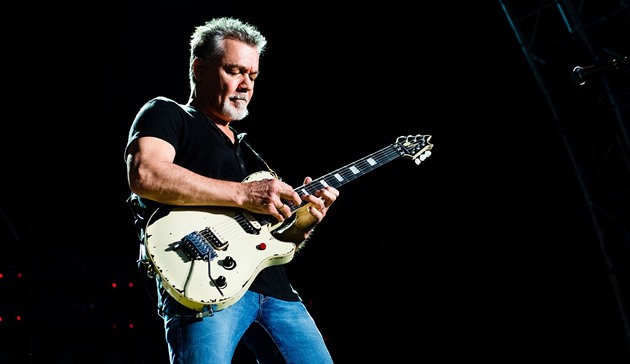 Kytarista Eddie Van Halen podlehl rakovině, bylo mu 65 let