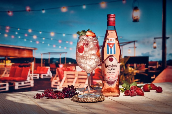 Legendario podpoří kampaní růžový rumový likér Ronssé