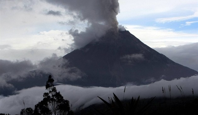 Na Kanárských ostrovech začala sopečná erupce, doprovází ji silné otřesy
