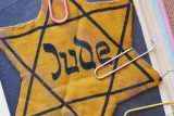 Před 80 lety nařídili nacisté židům nosit žlutou hvězdu. Brzy poté došlo na koncentrační tábory