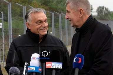 Evropská unie málo chrání své hranice, notovali si Babiš s Orbánem. Na setkání u oploceného hraničního přechodu