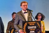 Hlavní soutěž 28. ročníku Febiofestu vyhrál švédský film Charter o cestě matky k jejím dětem