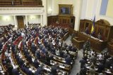 Ukrajinský parlament schválil zákon o omezení vlivu oligarchů. Zakáže jim například financování stran