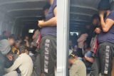 Maďarská policie zadržela českého převaděče. V dodávce ukrýval na tři desítky Syřanů bez dokladů