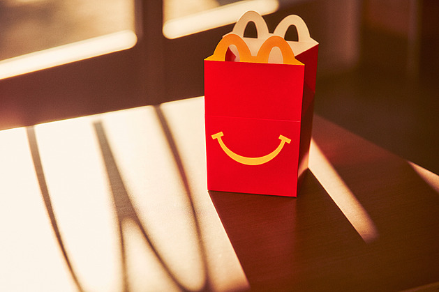 McDonald's zavede dětské ekologické hračky, počítá s nimi i v Česku