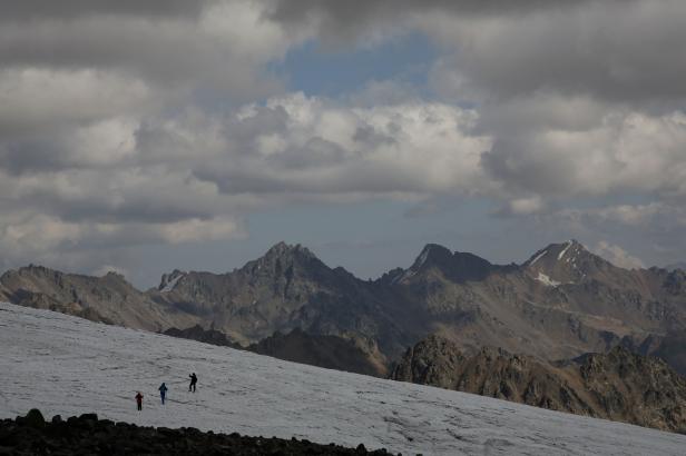 

Při výstupu na Elbrus zemřelo pět horolezců, čtrnáct se podařilo zachránit

