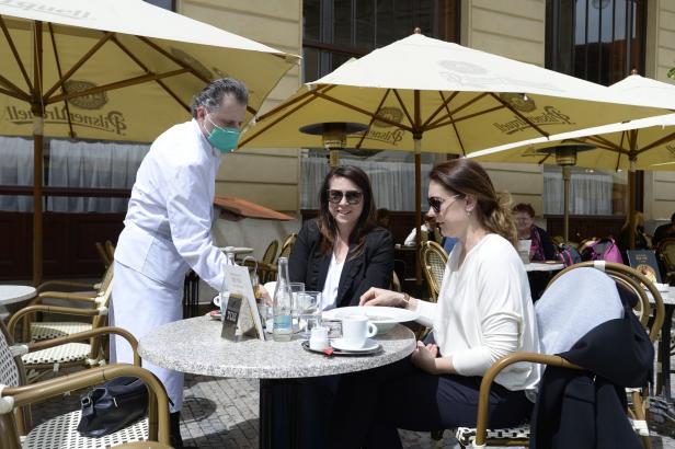 

Praha požaduje úpravy restauračních zahrádek v centru. Provozovatelé to mají za likvidační

