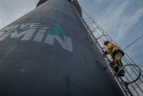VIDEO: Komín v Jablonci nad Nisou vysoký 162 metrů šel k zemi. Střelmistrům pomohlo 72 kilo trhaviny