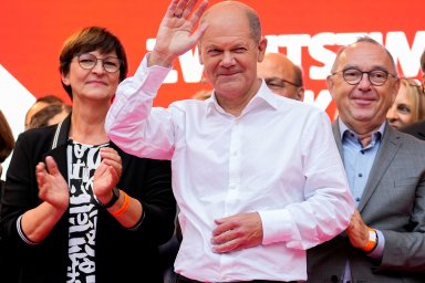 Drama v Německu. Volby nejspíš vyhráli sociální demokraté, vládu ale může sestavit i CDU/CSU