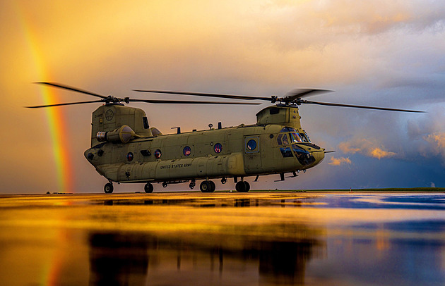 OBRAZEM: Vrtulníky Chinook budou sloužit sto let, věří jejich výrobce