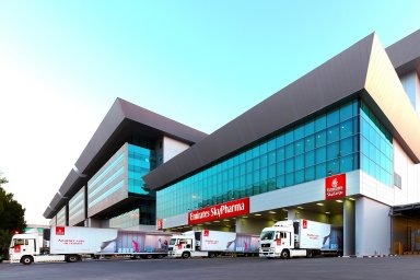 Logistické farmacentrum Emirates SkyCargo v Dubaji slouží už pět let. Během pandemie neváhal letecký dopravce nasadit pro přepravu vakcín i osobní letadla