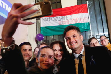 Kdo vyzve příští rok Orbána? Do čela maďarské opozice se postavil praktikující katolík se sedmi dětmi
