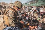 Pod Tálibánem nemáme budoucnost, v Česku ano, říká Afghánec z posledního letadla