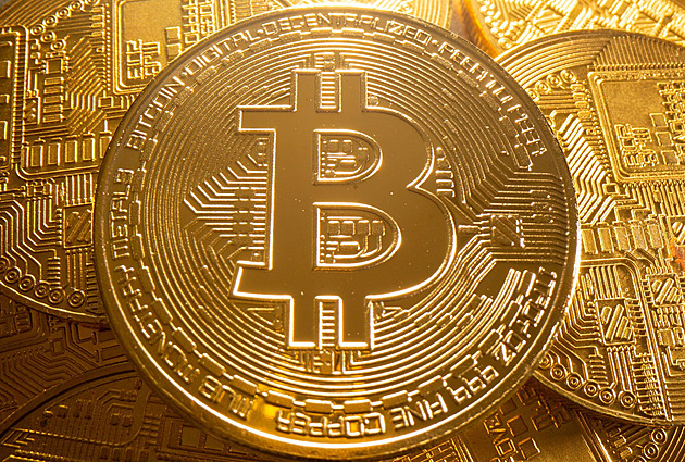 Bitcoin zdolal hranici 66 000 dolarů. Výrazně překročil rekord z dubna