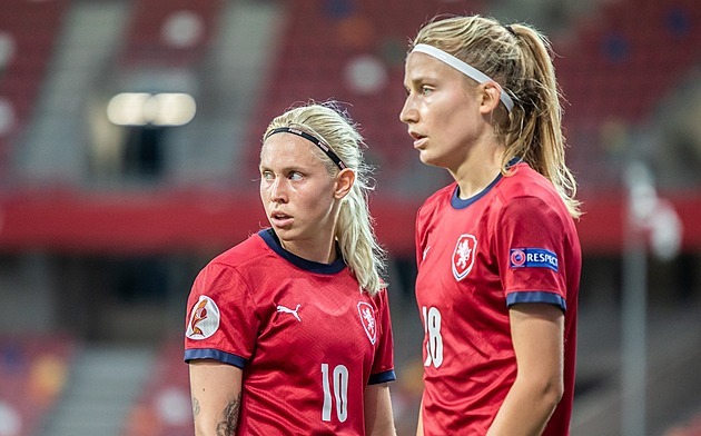 Fotbalistky vysoko prohrály na Islandu a v kvalifikaci o MS ztratily první místo