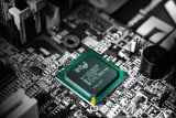 Intel chce v Evropě postavit dvě továrny na čipy. O umístění nově soupeří i Řím