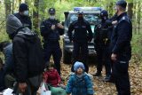 Polské hranice střeží 7000 vojáků a policistů. S návratem migrantů bude pomáhat i Frontex