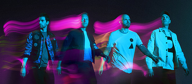RECENZE: Hudba sfér podle Coldplay ustrnula v přebarvené mlhovině