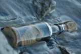 V Rusku našlil 40 let starý vzkaz v lahvi irského oceánografa. Lahev tak možná plula 4000 kilometrů