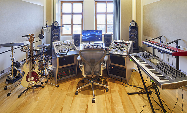 Když stavíte domácí studio, musíte dbát nejen na akustiku, ale i na sousedy