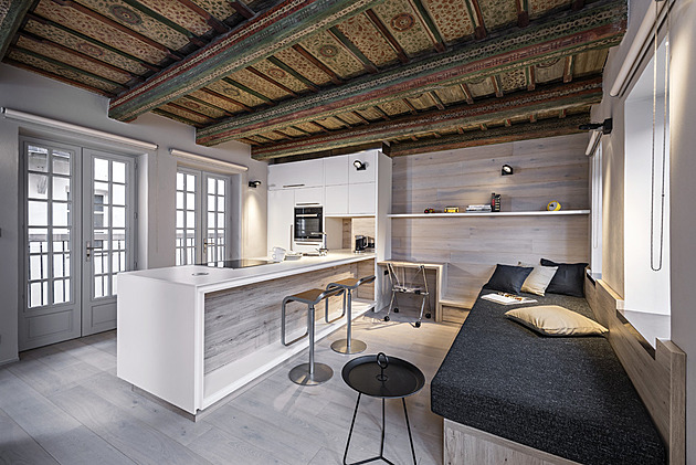 Byt v renesančním domě ze 13. století uchvacuje malovanými stropy