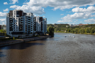 Ceny domů a bytů vzrostly od roku 2010 o téměř 100 procent. Estonci a Maďaři jsou na tom ještě hůř