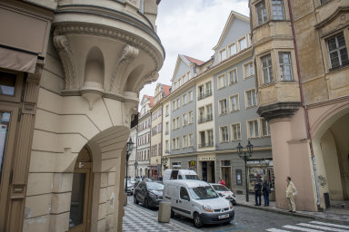 Ruští úředníci a politici investovali stovky milionů do nemovitostí v Česku. I přes zákaz