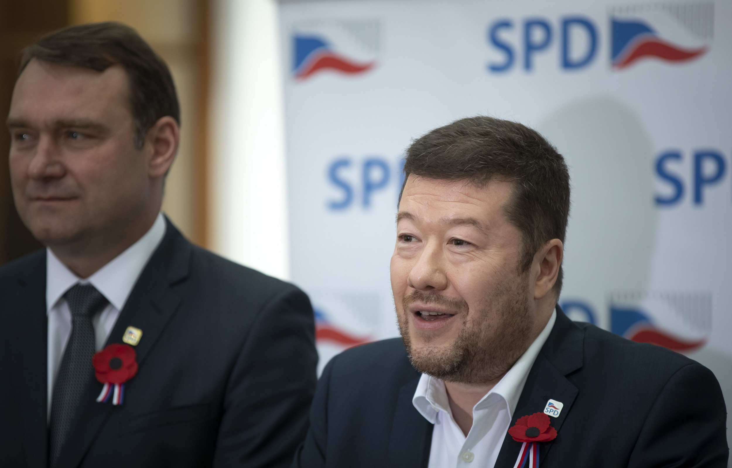 SPD v kampani platila dezinformátorům i XTV, u několika milionů jsou otazníky