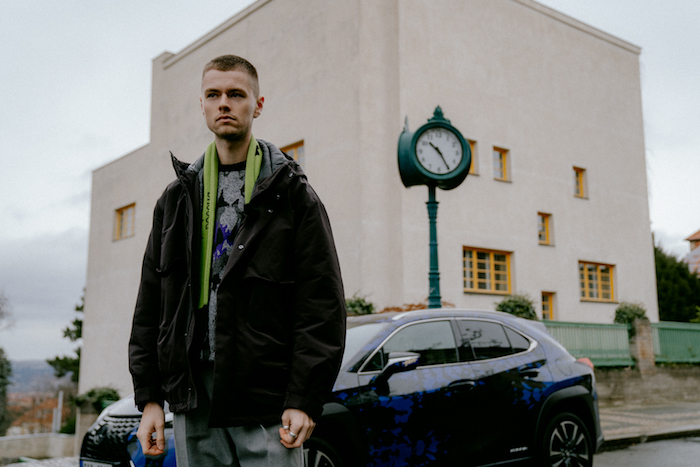 Lexus cestuje s návrhářem Černým v novém seriálu po Česku