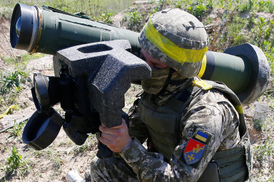 Česko pošle Kyjevu zbraně či munici. Ukrajinci si ale musí říct, co chtějí, tvrdí ministryně obrany