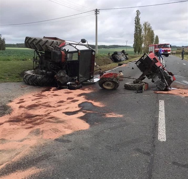 Řidič rozpůleného traktoru odmítl vinu za střet s policisty při honičce