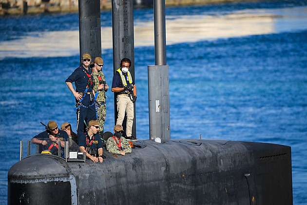 Symbol síly a vzkaz Číně s KLDR. U Guamu zakotvila americká jaderná ponorka