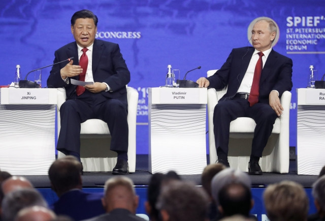 Financial Times: Čína a Rusko zkoušejí meze síly Evropské unie