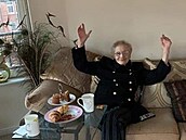 Kvůli covidu byla loni sama. Letos Britce ke 101. narozeninám přeje celý svět