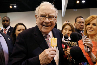Věštec z Omahy Buffett vyzrál nad trhy. Zatímco ostatní boháči přišli o miliardy, jeho jmění v lednu rostlo