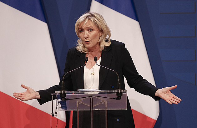 „Brutální“ rozkol nacionalistů ve Francii. Neteř Le Penové stojí za Zemmourem
