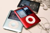 Výroba revolučního hudebního přehrávače iPod po dvou desetiletích končí. Apple už jen doprodá zásoby
